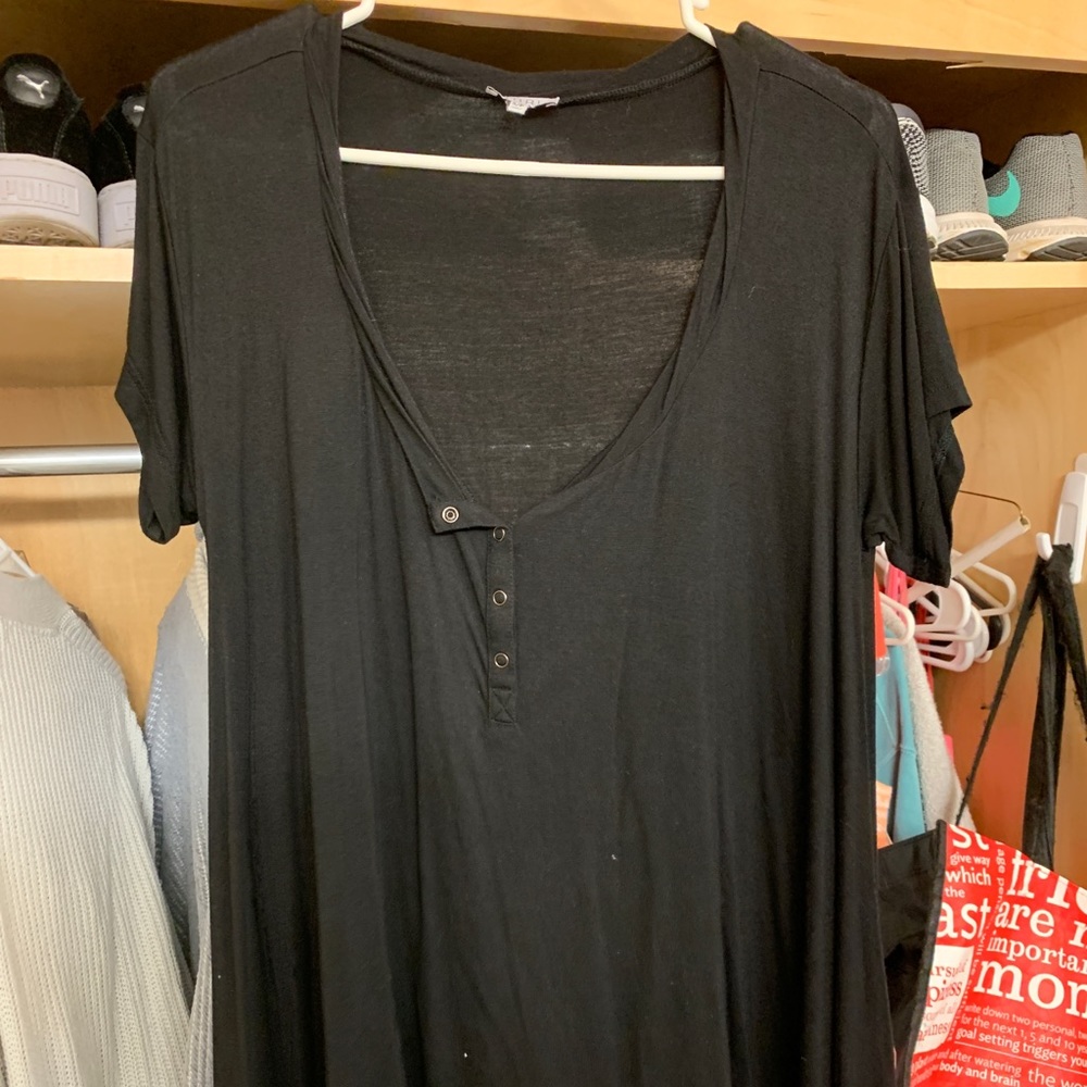 Tobi black v neck